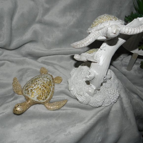 Sea Turtles on Coral Sculptured Art Décor Figurines White glass 9" NEW/NWT! - Picture 7 of 9